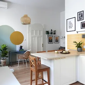 Bpr Pastellion Art In Buda Apartment